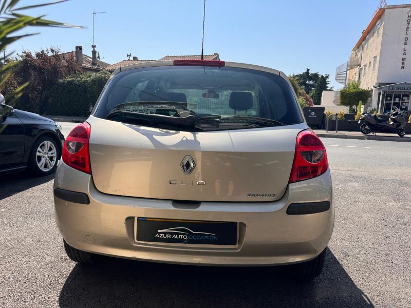 Renault clio III (B/C85) 1.4 16v 98ch Authentique 5p