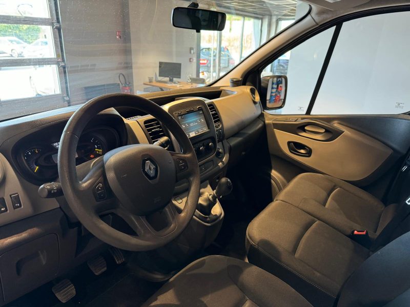 RENAULT  TRAFIC  2015