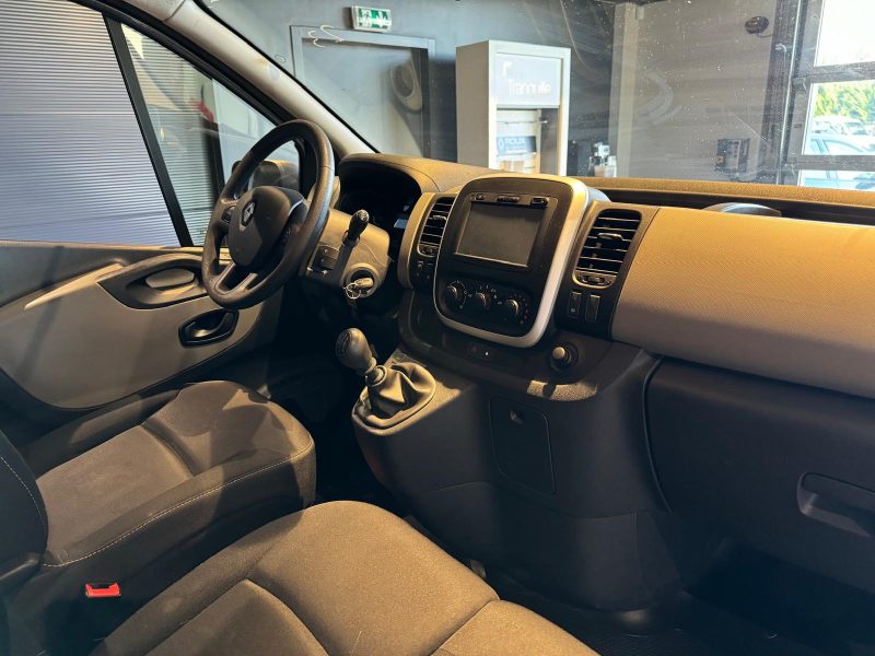 RENAULT  TRAFIC  2015