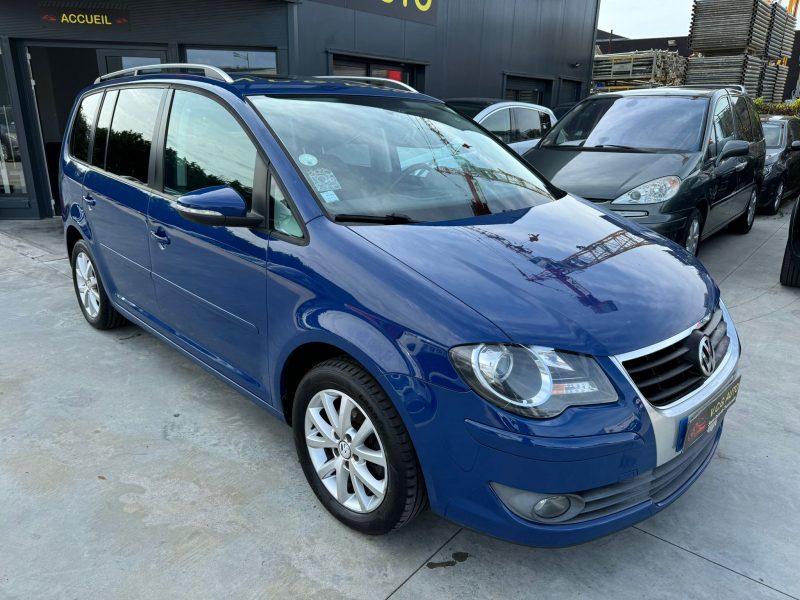 VOLKSWAGEN TOURAN 2010