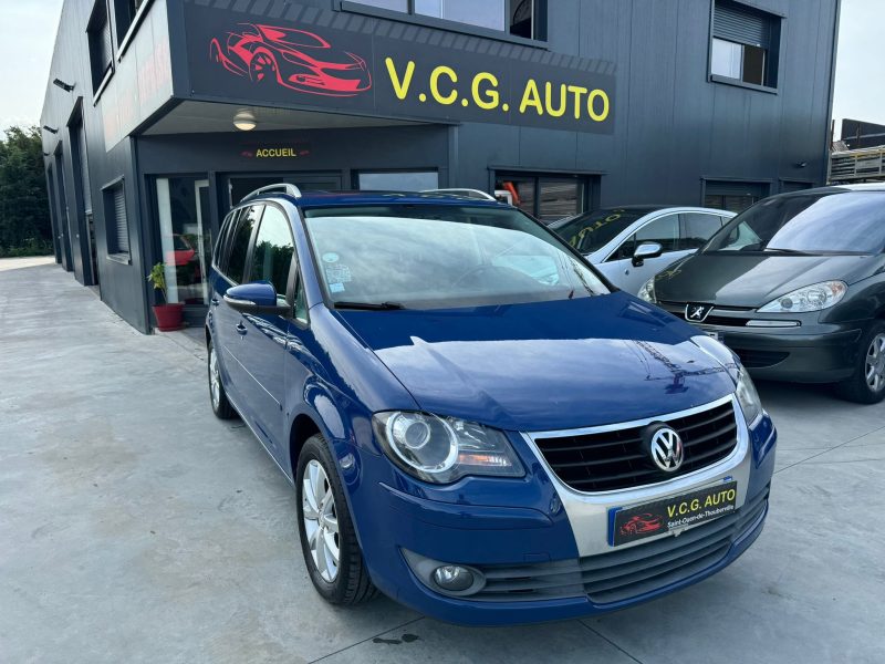 VOLKSWAGEN TOURAN 2010