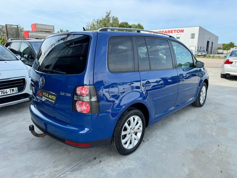 VOLKSWAGEN TOURAN 2010