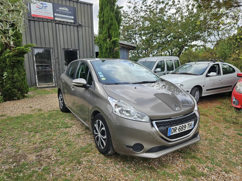 PEUGEOT 208 2015