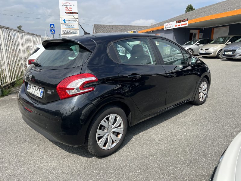 PEUGEOT 208 2015