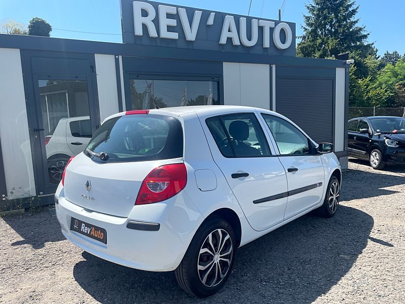 Renault Clio III 1.2l 16V 75ch Authentique 5 portes 121.000 km 1ère main