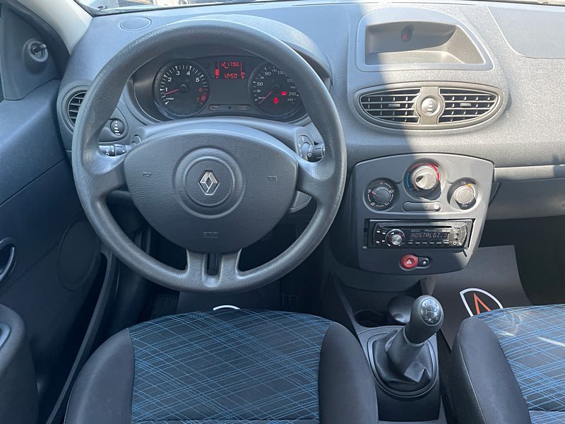 Renault Clio III 1.2l 16V 75ch Authentique 5 portes 121.000 km 1ère main