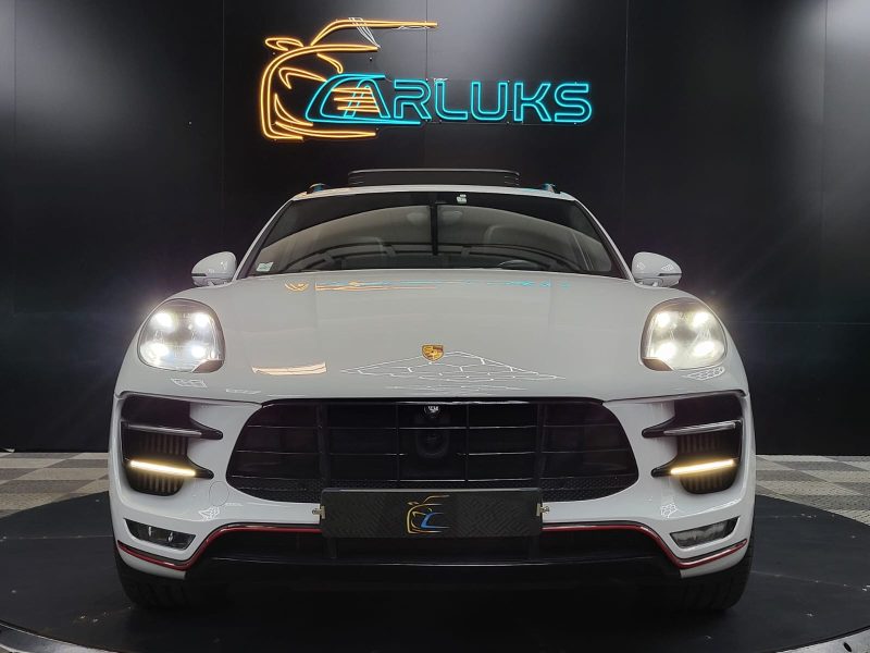 PORSCHE MACAN TURBO 3.6 V6 440cv Exclusive Performance 4X4 Boîte Auto PDK