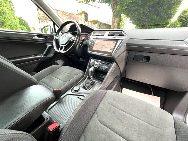 VOLKSWAGEN TIGUAN R-LINE 190 CV 4X4 CARPLAY TOIT OUVRANT PANORAMIQUE