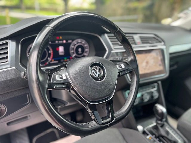 VOLKSWAGEN TIGUAN R-LINE 190 CV 4X4 CARPLAY TOIT OUVRANT PANORAMIQUE