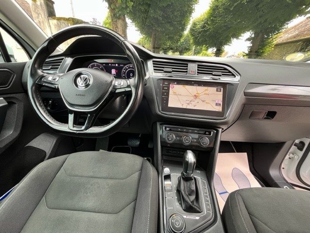 VOLKSWAGEN TIGUAN R-LINE 190 CV 4X4 CARPLAY TOIT OUVRANT PANORAMIQUE