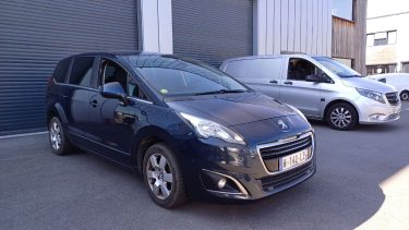 PEUGEOT 5008 2015