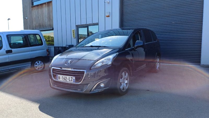 PEUGEOT 5008 2015