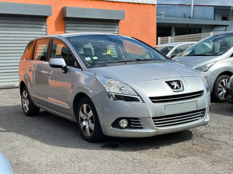 PEUGEOT 5008 2011