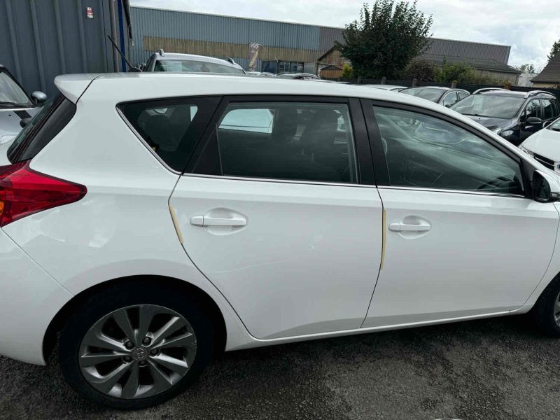 TOYOTA AURIS 1.8 Hybrid 136cv