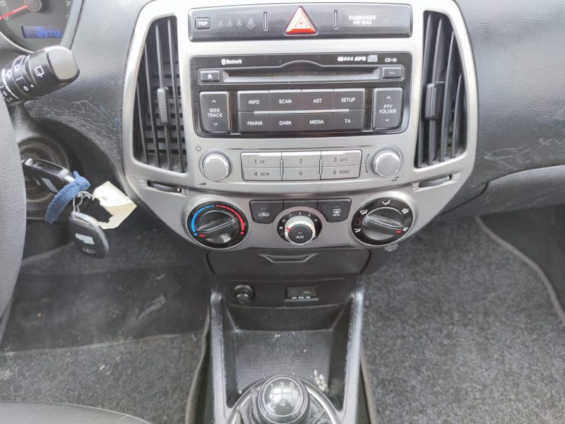 HYUNDAI i20 I 2013