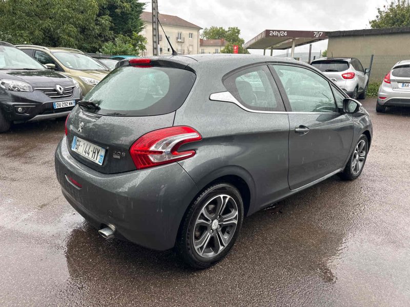 PEUGEOT 208  2013