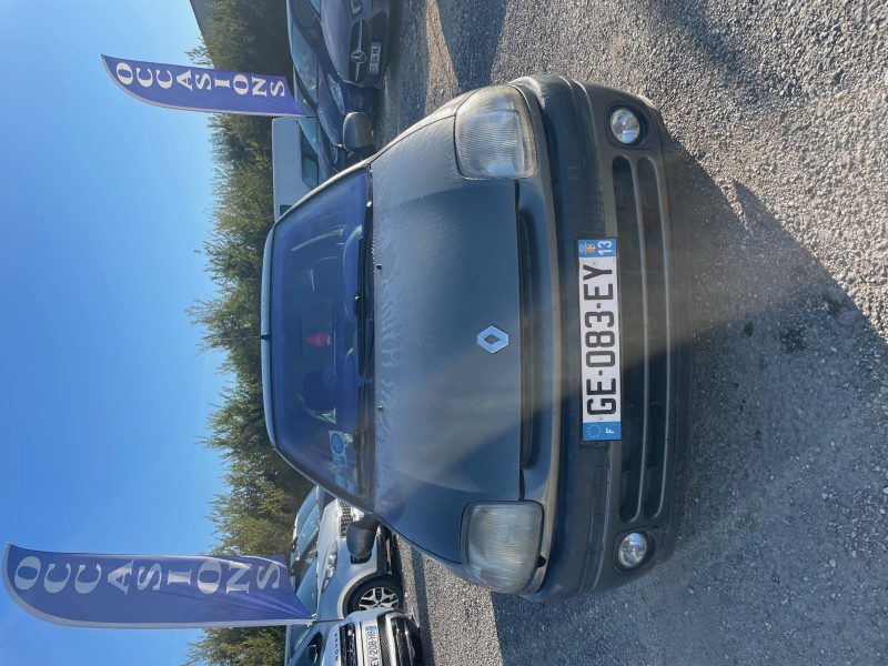 RENAULT CLIO 1.6 90CH