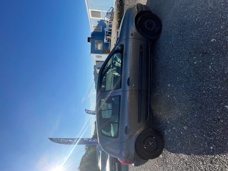 RENAULT CLIO 1.6 90CH