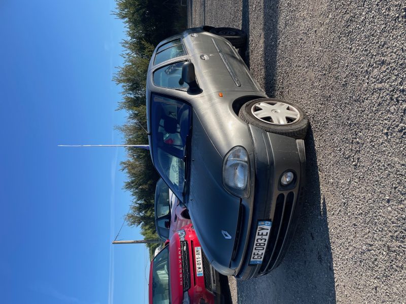 RENAULT CLIO 1.6 90CH