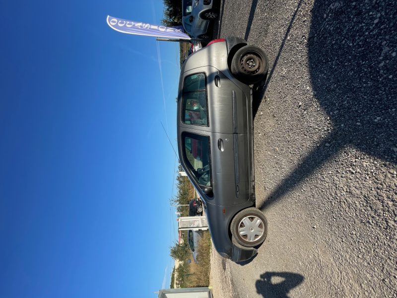 RENAULT CLIO 1.6 90CH