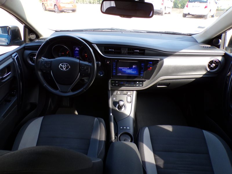 TOYOTA AURIS 2016