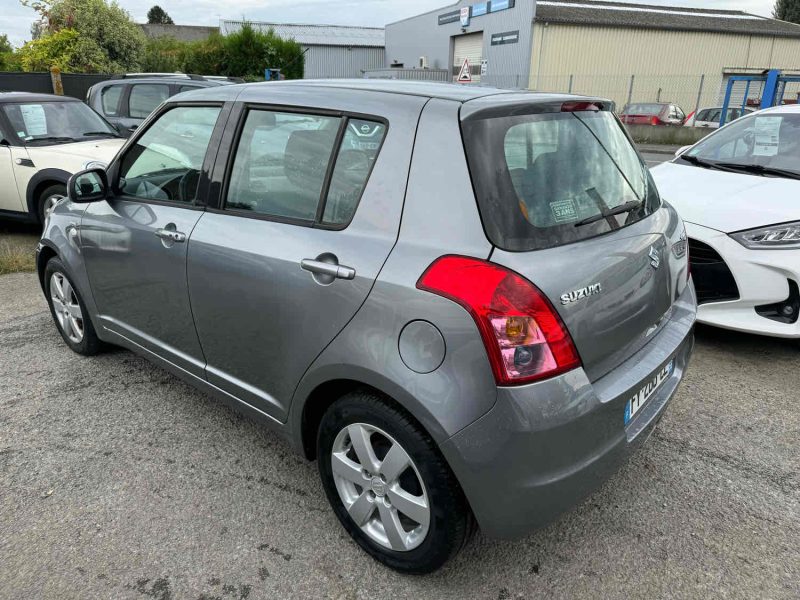 SUZUKI SWIFT III 1.3 DDiS 75