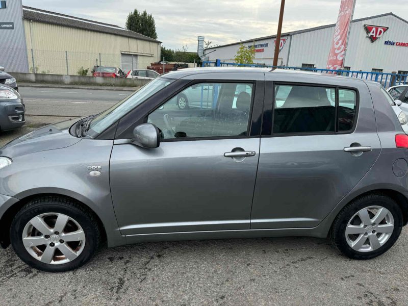 SUZUKI SWIFT III 1.3 DDiS 75