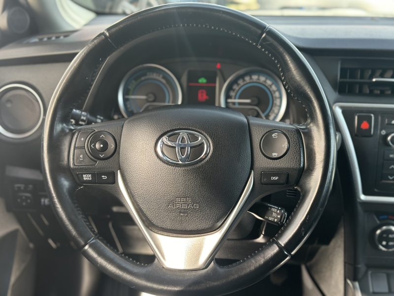 TOYOTA AURIS 2015