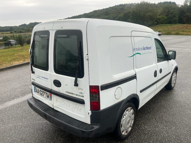 OPEL COMBO Camionnette/Monospace 2009 VENTE À L'EXPORT OU À PROFESSIONNEL DE L'AUTOMOBILE