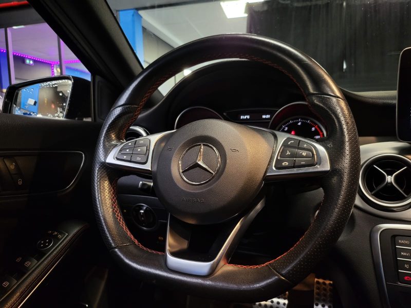 MERCEDES CLASSE GLA 200d 136cv FASCINATION PACK AMG / TOIT OUVRANT+ENTRETIEN COMPLET MERCEDES/