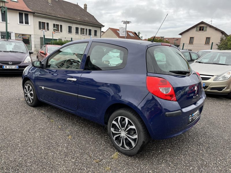 RENAULT CLIO III 1.2i 75CV