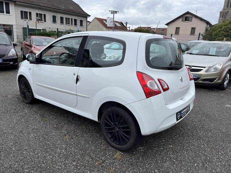 RENAULT TWINGO II 1.2i 75CV