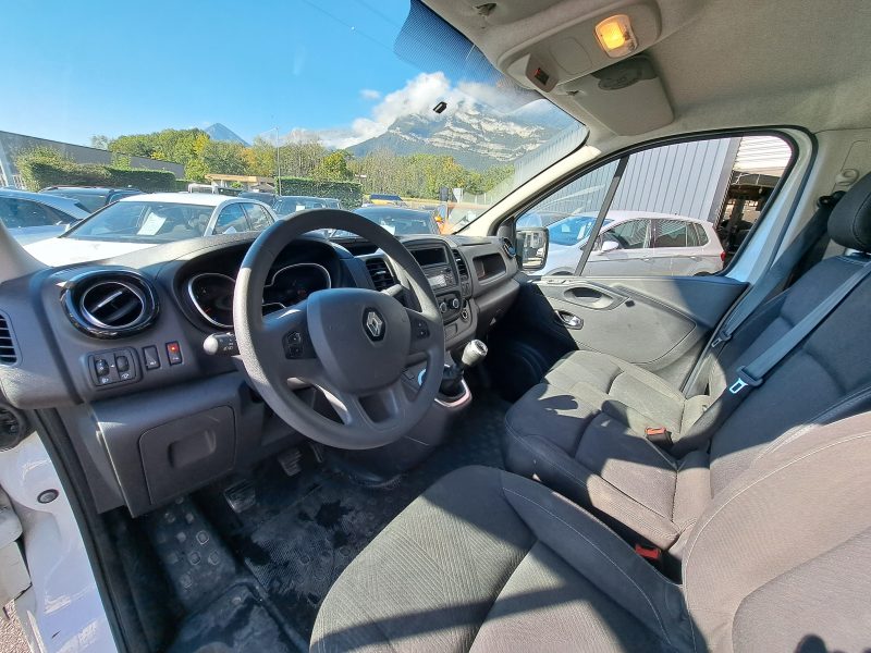 RENAULT TRAFIC 2021