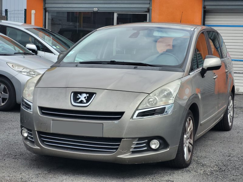 PEUGEOT 5008 7 Places 2011