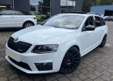 SKODA OCTAVIA COMBI 2.0 TSI 220 RS DSG*PANO*CAMERA*GPS*