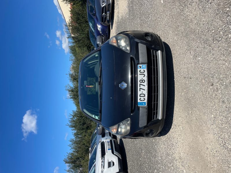 RENAULT CLIO III 2011 1.2 16V 75 ch 