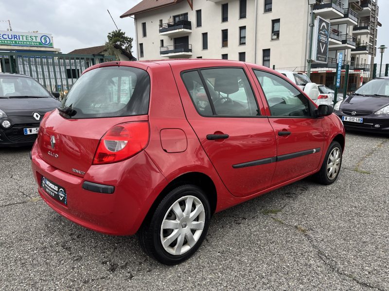 RENAULT CLIO III 1.2i 75CV