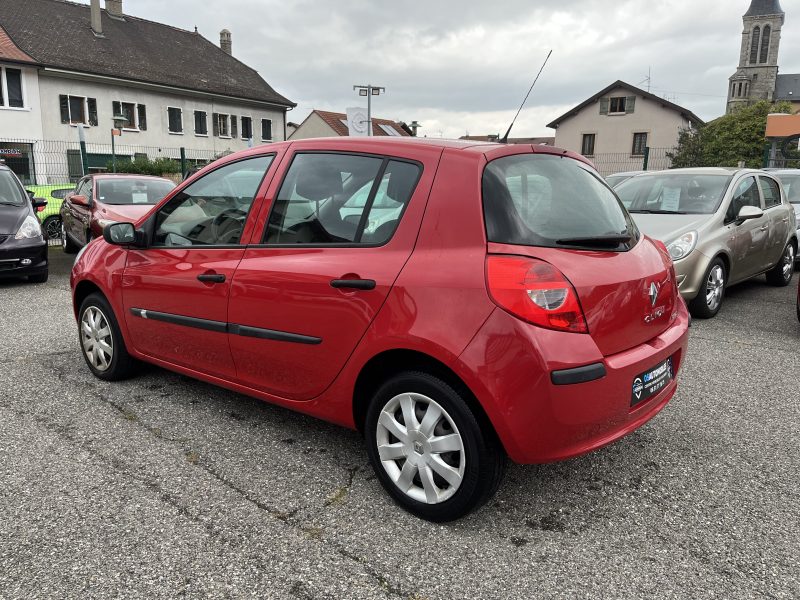 RENAULT CLIO III 1.2i 75CV