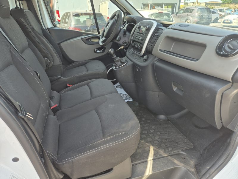 RENAULT TRAFIC III DCI 116CV 2015 173000 KM 