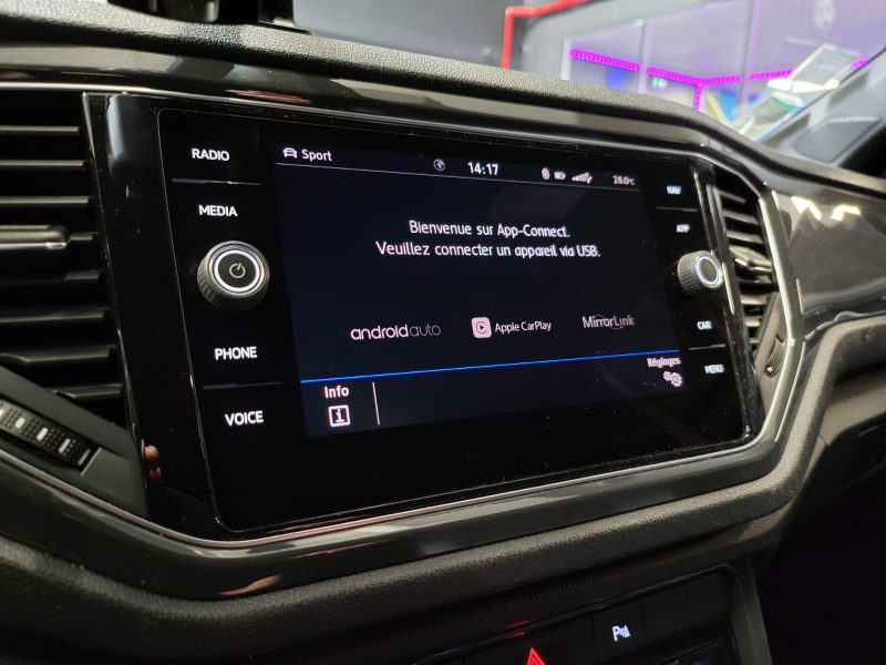 VOLKSWAGEN T-ROC 2.0 TDI 150cv DSG7 R LINE / CARPLAY / TOIT OUVRANT / KEYLESS