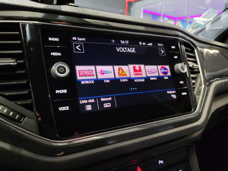 VOLKSWAGEN T-ROC 2.0 TDI 150cv DSG7 R LINE / CARPLAY / TOIT OUVRANT / KEYLESS