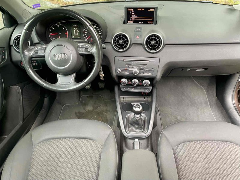 AUDI A1 AMBITION 1.6 TDI 105 CH + TOIT OUVRANT ET DISTRIBUTION OK