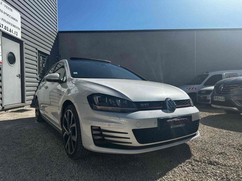 VOLKSWAGEN GOLF 7 GTI 220 - Toit Ouvrant / Sièges Chauffants / Full Origine / Garantie 12 Mois