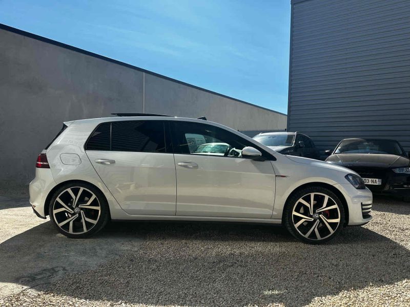 VOLKSWAGEN GOLF 7 GTI 220 - Toit Ouvrant / Sièges Chauffants / Full Origine / Garantie 12 Mois