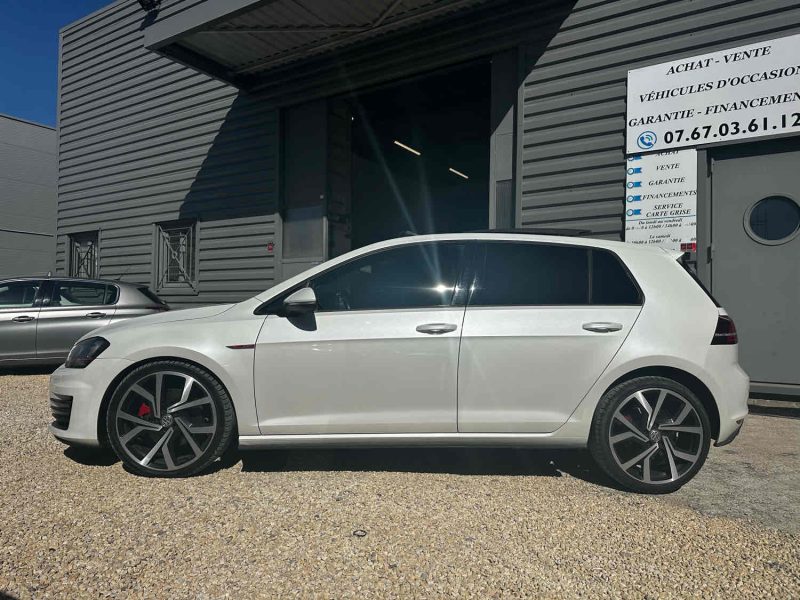 VOLKSWAGEN GOLF 7 GTI 220 - Toit Ouvrant / Sièges Chauffants / Full Origine / Garantie 12 Mois