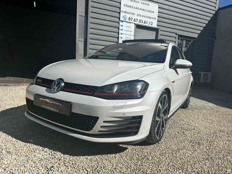 VOLKSWAGEN GOLF 7 GTI 220 - Toit Ouvrant / Sièges Chauffants / Full Origine / Garantie 12 Mois