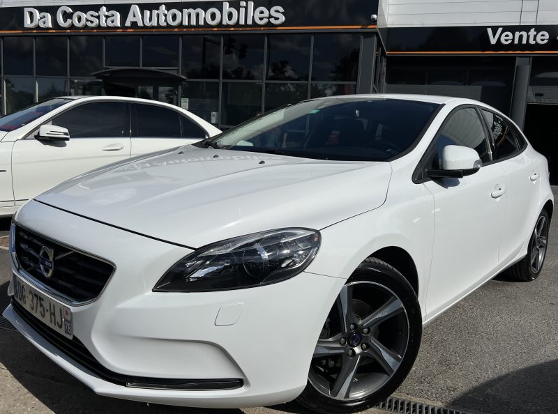 VOLVO V40 II D2 KINETIC 1.6 115 Cv PACK SPORT / GPS BLUETOOTH REGULATEUR XENONS - GARANTIE 1 AN