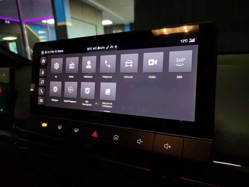 MG MG 4 64 kWh 204 CV EV LUXURY /1ER MAIN+CAMERA360°+APPLE CARPLAY/