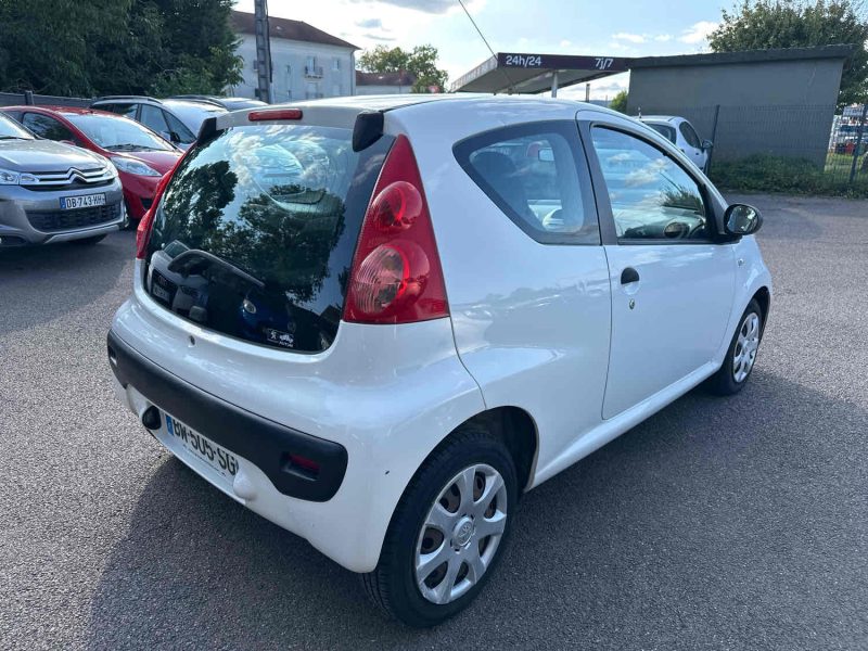 PEUGEOT 107 2011