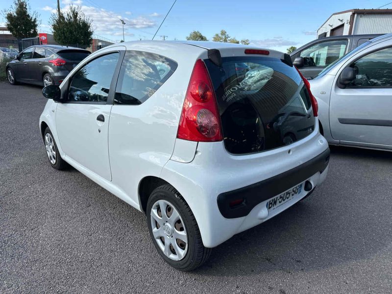 PEUGEOT 107 2011